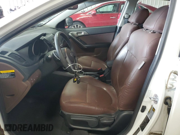 2010 Kia Forte EX z VIN KNAFU4A27A5230657, wystawiony jako Copart lot #58817345 z przebiegiem 63 949 mil mil oraz Nie do naprawy • Non repairable. Historia ofert i sprzedaży dostępna na DreamBid. Obrazek 7.