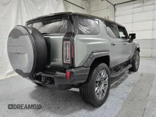 2024 GMC Hummer EV 3X with VIN 1GKB0RDC5RU100378, listed as a Copart auction lot 88601235 with 7,986 mi miles and Clean Title. Bid and sale history available at carsss.com. Image 4.