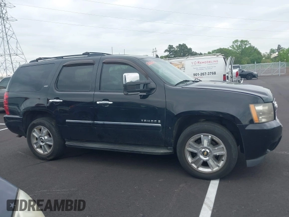 2009 Chevrolet Tahoe LTZ z VIN 1GNFK330X9R130028, wystawiony jako IAAI lot #42113713 z przebiegiem 135 631 mil mil oraz . Historia ofert i sprzedaży dostępna na DreamBid. Obrazek 13.