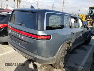2025 Rivian R1S Adventure z VIN 7PDSGBBA5SN048839, wystawiony jako Copart lot #89199375 z przebiegiem 5177 mil mil oraz Szkody całkowita. Historia ofert i sprzedaży dostępna na DreamBid. Obrazek 3.