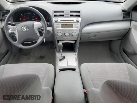 2010 Toyota Camry z VIN 4T1BF3EK8AU037547, wystawiony jako Copart lot #59762365 z przebiegiem 106 637 mil mil oraz Szkoda całkowita • Salvage title. Historia ofert i sprzedaży dostępna na DreamBid. Obrazek 8.