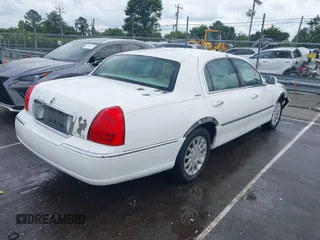 2007 Lincoln Town Car Signature z VIN 1LNHM81W77Y607433, wystawiony jako IAAI lot #42344423 z przebiegiem 190 760 mil mil oraz . Historia ofert i sprzedaży dostępna na DreamBid. Obrazek 4.