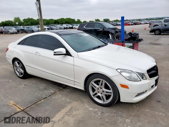 2013 Mercedes-Benz E-Class E 350 with VIN WDDKJ5KB7DF204417, listed as a Copart auction lot 54759035 with 97,324 mi miles and Clean Title. Bid and sale history available at carsss.com. Image 4.