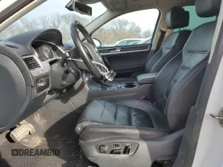 2016 Volkswagen Touareg Sport с VIN WVGEF9BPXGD011699, выставлен на аукционе Copart как лот 85089304 с пробегом 107 792 миль миль и Списание • Salvage title. История ставок и продаж доступна на DreamBid. Изображение 7.