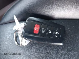 2022 Toyota Highlander XLE with VIN 5TDGZRBH6NS573548, listed as a IAAI auction lot 42398936 with 60,415 mi miles and . Bid and sale history available at DreamBid. Image 11.