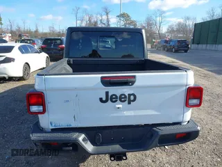 2022 Jeep Gladiator Willys with VIN 1C6HJTAG1NL117631, listed as a IAAI auction lot 41230291 with 33,463 mi miles and . Bid and sale history available at DreamBid. Image 16.