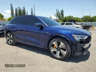2022 Audi e-tron Premium Plus z VIN WA1LAAGE8NB019712, wystawiony jako Copart lot #57022545 z przebiegiem 27 718 mil mil oraz Szkody całkowita. Historia ofert i sprzedaży dostępna na DreamBid. Obrazek 4.