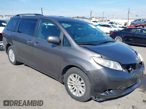 2017 Toyota Sienna XLE Auto Access Seat with VIN 5TDYZ3DC9HS849096, listed as a IAAI auction lot 41647066 with 92,197 mi miles. Bid and sale history available at carsss.com. Image 1.