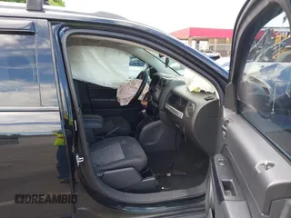 2016 Jeep Compass Sport z VIN 1C4NJCBA2GD715553, wystawiony jako IAAI lot #42205109 z przebiegiem 121 353 mil mil oraz . Historia ofert i sprzedaży dostępna na DreamBid. Obrazek 5.