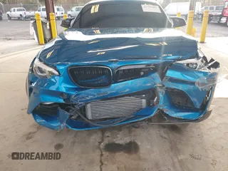 2018 BMW M2 z VIN WBS1J5C59JVA12718, wystawiony jako IAAI lot #41796602 z przebiegiem 53 707 mil mil oraz . Historia ofert i sprzedaży dostępna na DreamBid. Obrazek 6.