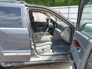 2007 Jeep Grand Cherokee Limited with VIN 1J8HR58227C561149, listed as a IAAI auction lot 42542789 with 250,790 mi miles and . Bid and sale history available at DreamBid. Image 5.