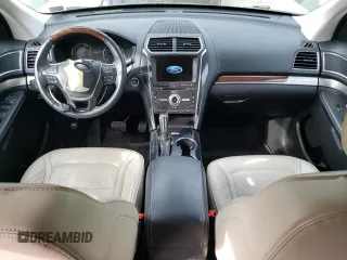 2017 Ford Explorer Platinum z VIN 1FM5K8HT9HGD50285, wystawiony jako Copart lot #54277795 z przebiegiem 88 836 mil mil oraz Szkoda całkowita • Salvage title. Historia ofert i sprzedaży dostępna na DreamBid. Obrazek 8.