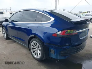 2016 Tesla Model X 70D z VIN 5YJXCBE29GF018794, wystawiony jako IAAI lot #42129574 z przebiegiem 51 814 mil mil oraz . Historia ofert i sprzedaży dostępna na DreamBid. Obrazek 3.
