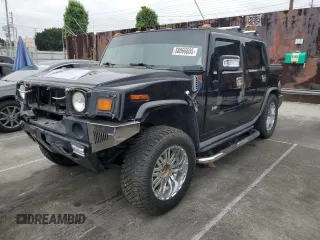 2006 Hummer H2 z VIN 5GRGN22U26H104784, wystawiony jako Copart lot #58066605 z przebiegiem 130 039 mil mil oraz Szkody całkowita. Historia ofert i sprzedaży dostępna na DreamBid. Obrazek 1.