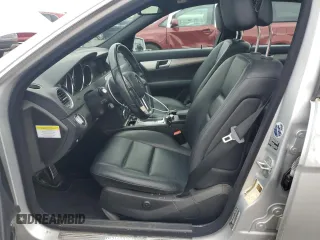 2013 Mercedes-Benz C 300 Sport z VIN WDDGF8AB9DR283386, wystawiony jako Copart lot #58867615 z przebiegiem 117 572 mil mil oraz Szkoda całkowita • Salvage title. Historia ofert i sprzedaży dostępna na DreamBid. Obrazek 7.