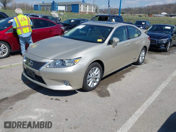 2013 Lexus ES 300h Hybrid with VIN JTHBW1GG6D2011464, listed as a IAAI auction lot 41838434 with 150,747 mi miles. Bid and sale history available at carsss.com. Image 2.
