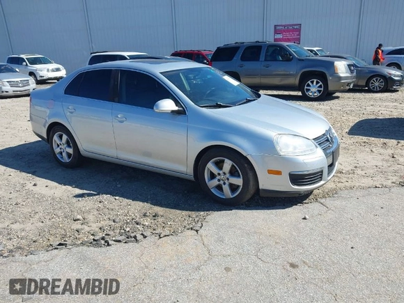 2008 Volkswagen Jetta Sedan SE with VIN 3VWRM71K58M046420, listed as a IAAI auction lot 41819868 with 231,222 mi miles. Bid and sale history available at carsss.com. Image 1.
