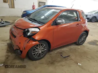 2012 Scion iQ z VIN JTNJJXB07CJ015497, wystawiony jako Copart lot #55815025 z przebiegiem 159 607 mil mil oraz Szkoda całkowita • Salvage title. Historia ofert i sprzedaży dostępna na DreamBid. Obrazek 1.