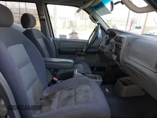 2003 Ford Explorer Sport Trac XLS с VIN 1FMZU67EX3UB37102, выставлен на аукционе IAAI как лот 42129030 с пробегом 145 919 миль миль и . История ставок и продаж доступна на DreamBid. Изображение 5.