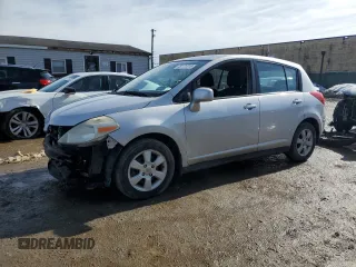 2007 Nissan Versa SL z VIN 3N1BC13E17L414305, wystawiony jako Copart lot #45171315 z przebiegiem 150 291 mil mil oraz Szkoda całkowita • Salvage title. Historia ofert i sprzedaży dostępna na DreamBid. Obrazek 1.