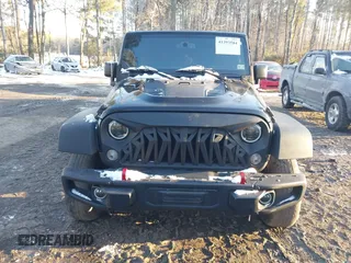 2017 Jeep Wrangler Unlimited Rubicon Recon z VIN 1C4BJWFG4HL723096, wystawiony jako IAAI lot #41393584 z przebiegiem 102 045 mil mil oraz . Historia ofert i sprzedaży dostępna na DreamBid. Obrazek 6.