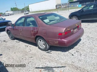 1997 Toyota Camry LE z VIN 4T1BG22K3VU016347, wystawiony jako IAAI lot #41985462 z przebiegiem 283 729 mil mil oraz . Historia ofert i sprzedaży dostępna na DreamBid. Obrazek 3.