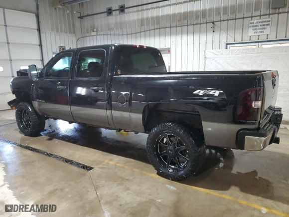 2007 Chevrolet Silverado 2500HD LT w/1LT with VIN 1GCHK236X7F540035, listed as a Copart auction lot 45506305 with 201,125 mi miles and Salvage Title. Bid and sale history available at carsss.com. Image 2.