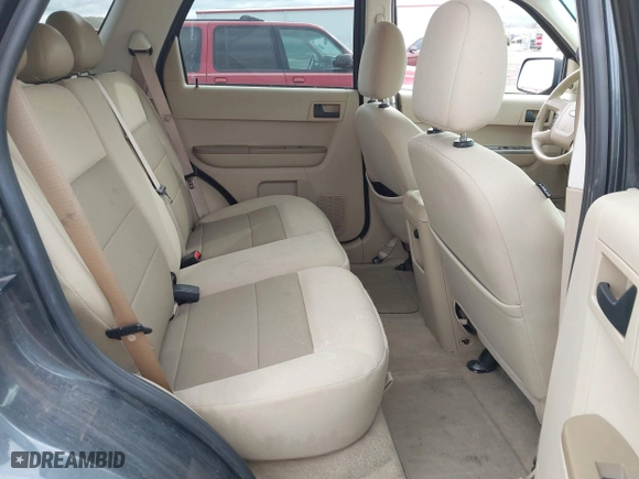 2008 Ford Escape XLT with VIN 1FMCU93Z88KC16688, listed as a IAAI auction lot 41910735 with 207,577 mi miles. Bid and sale history available at carsss.com. Image 8.