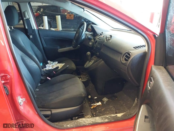 2013 Mazda Mazda2 Sport with VIN JM1DE1KZ4D0170727, listed as a IAAI auction lot 41378397 with 174,297 mi miles. Bid and sale history available at carsss.com. Image 5.