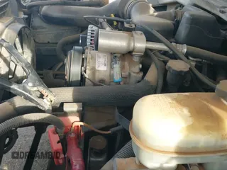 2005 Chevrolet Silverado 1500 z VIN 1GCEC14X55Z202569, wystawiony jako IAAI lot #41864801 z przebiegiem 182 567 mil mil oraz . Historia ofert i sprzedaży dostępna na DreamBid. Obrazek 12.