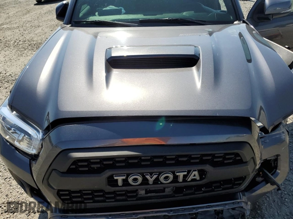2022 Toyota Tacoma SR z VIN 3TYCZ5AN8NT076536, wystawiony jako Copart lot #55268985 z przebiegiem 57 697 mil mil oraz Szkoda całkowita • Salvage title. Historia ofert i sprzedaży dostępna na DreamBid. Obrazek 11.