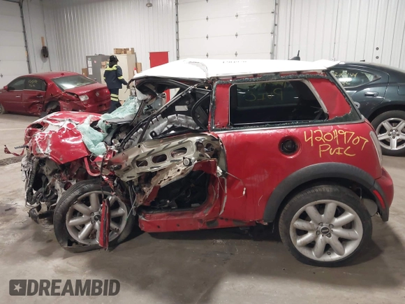 2006 MINI Hardtop S with VIN WMWRE33536TL20807, listed as a IAAI auction lot 42049707 with Not provided miles and . Bid and sale history available at DreamBid. Image 14.