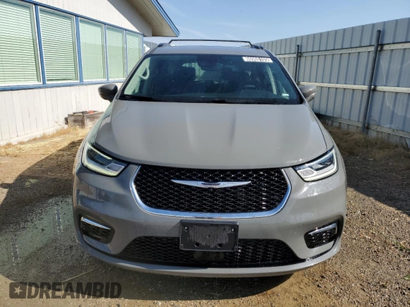 2022 Chrysler Pacifica Touring L z VIN 2C4RC1BG1NR132907, wystawiony jako Copart lot #60908105 z przebiegiem 60 495 mil mil oraz Czysty tytuł • Clean title. Historia ofert i sprzedaży dostępna na DreamBid. Obrazek 5.