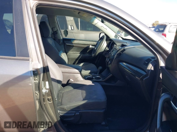 2013 Kia Sorento LX with VIN 5XYKTDA20DG346430, listed as a IAAI auction lot 41325629 with 166,263 mi miles. Bid and sale history available at carsss.com. Image 5.
