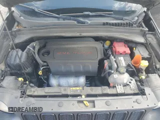 2018 Jeep Renegade Altitude z VIN ZACCJABB3JPH46887, wystawiony jako Copart lot #54758055 z przebiegiem 199 963 mil mil oraz Szkoda całkowita • Salvage title. Historia ofert i sprzedaży dostępna na DreamBid. Obrazek 12.