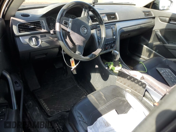 2015 Volkswagen Passat S with VIN 1VWAT7A30FC103615, listed as a Copart auction lot 47098615 with 165,464 mi miles and Salvage title. Bid and sale history available at DreamBid. Image 8.