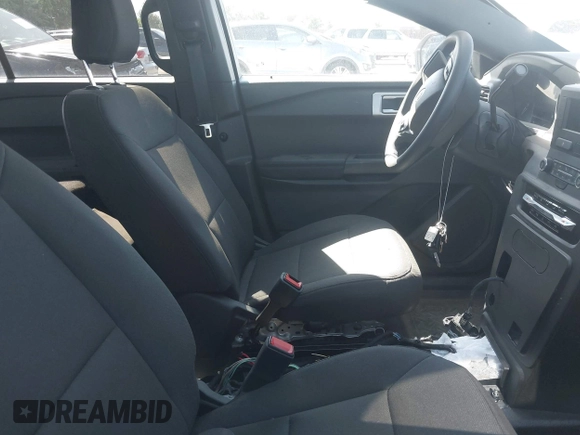 2022 Ford Police Interceptor z VIN 1FM5K8AC1NGA54845, wystawiony jako IAAI lot #42652519 z przebiegiem 17 893 mil mil oraz . Historia ofert i sprzedaży dostępna na DreamBid. Obrazek 5.