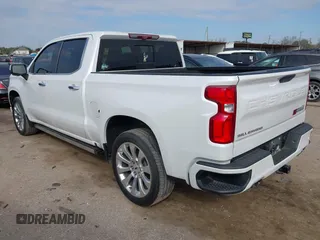 2020 Chevrolet Silverado 1500 High Country with VIN 1GCUYHEL7LZ281967, listed as a IAAI auction lot 41601718 with 35,127 mi miles. Bid and sale history available at carsss.com. Image 3.