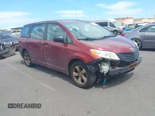 2012 Toyota Sienna z VIN 5TDZK3DC5CS195229, wystawiony jako IAAI lot #42291832 z przebiegiem 209 120 mil mil oraz . Historia ofert i sprzedaży dostępna na DreamBid. Obrazek 1.