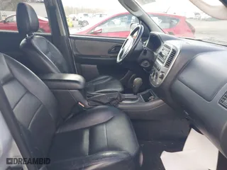 2005 Ford Escape Limited with VIN 1FMYU94125KA81010, listed as a IAAI auction lot 41865373 with 123,972 mi miles. Bid and sale history available at carsss.com. Image 5.