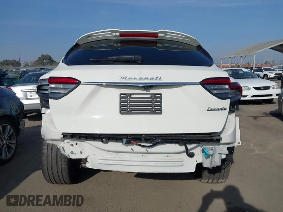 2023 Maserati Levante z VIN ZN661YUM6PX411566, wystawiony jako IAAI lot #41219590 z przebiegiem 24 613 mil mil oraz . Historia ofert i sprzedaży dostępna na DreamBid. Obrazek 17.