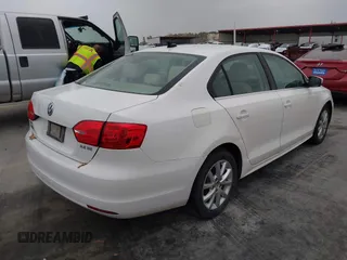 2013 Volkswagen Jetta SE with VIN 3VWDX7AJ1DM374789, listed as a IAAI auction lot 41957918 with 230,052 mi miles and . Bid and sale history available at DreamBid. Image 4.