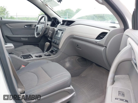 2015 Chevrolet Traverse LS z VIN 1GNKVFED4FJ197970, wystawiony jako IAAI lot #42020771 z przebiegiem 128 876 mil mil oraz . Historia ofert i sprzedaży dostępna na DreamBid. Obrazek 5.