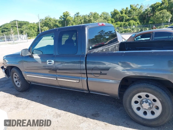 2005 Chevrolet Silverado 1500 LS with VIN 1GCEC19Z45Z212469, listed as a IAAI auction lot 42471142 with 171,228 mi miles and . Bid and sale history available at DreamBid. Image 15.