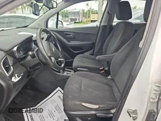 2020 Chevrolet Trax LS z VIN 3GNCJNSB6LL291382, wystawiony jako IAAI lot #42470864 z przebiegiem 70 544 mil mil oraz . Historia ofert i sprzedaży dostępna na DreamBid. Obrazek 1.