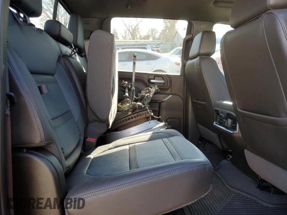 2023 GMC Sierra 3500HD Denali z VIN 1GT49WEY2PF169520, wystawiony jako Copart lot #83541994 z przebiegiem 33 940 mil mil oraz Szkoda całkowita • Salvage title. Historia ofert i sprzedaży dostępna na DreamBid. Obrazek 10.