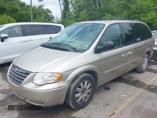 2005 Chrysler Town & Country Touring z VIN 2C8GP54L25R491310, wystawiony jako IAAI lot #42363567 z przebiegiem 203 608 mil mil oraz . Historia ofert i sprzedaży dostępna na DreamBid. Obrazek 2.