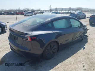 2024 Tesla Model 3 z VIN 5YJ3E1EA5RF843972, wystawiony jako IAAI lot #41873089 z przebiegiem 9 788 mil mil oraz . Historia ofert i sprzedaży dostępna na DreamBid. Obrazek 4.