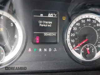 2019 Ram 1500 Tradesman z VIN 3C6RR6KG0KG705946, wystawiony jako IAAI lot #42217999 z przebiegiem 99 460 mil mil oraz . Historia ofert i sprzedaży dostępna na DreamBid. Obrazek 7.