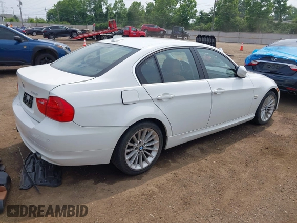 2011 BMW 3 Series 335i xDrive z VIN WBAPL5C55BA920128, wystawiony jako IAAI lot #42473523 z przebiegiem 96 481 mil mil oraz . Historia ofert i sprzedaży dostępna na DreamBid. Obrazek 4.